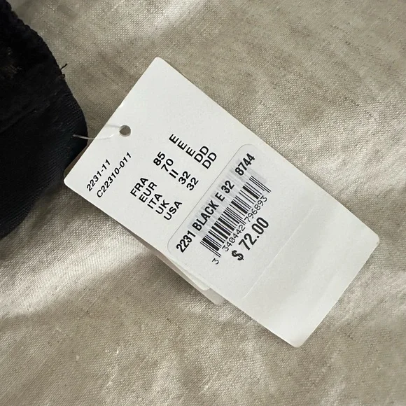 Chantelle black lace bra NWT 32DD - Picture 4 of 4